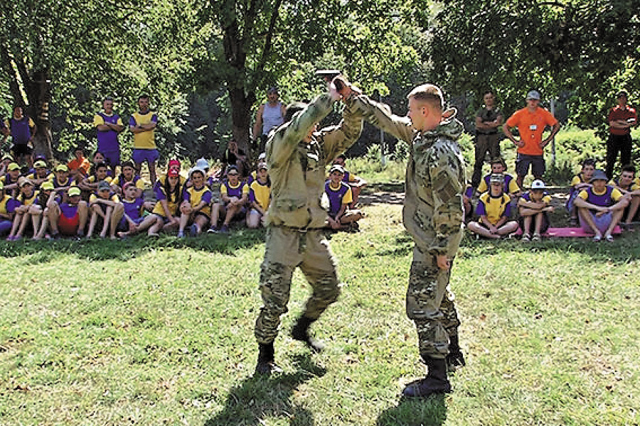 Програма «Чорний ліс» вчить молодь у дусі шани до героїчної історії краю. Фото Миколи МАЦЮКА